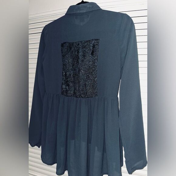 Paper Tee Women's Sheer Embroidered Back Peplum Style Button‎ Up Top Size S - Picture 4 of 9